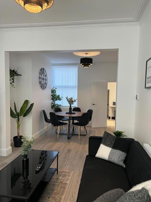 Beautiful Anfield Family Home Liverpool Extérieur photo