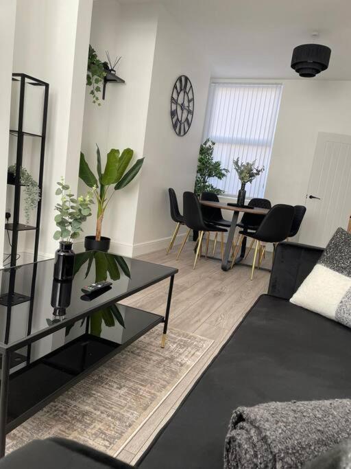 Beautiful Anfield Family Home Liverpool Extérieur photo