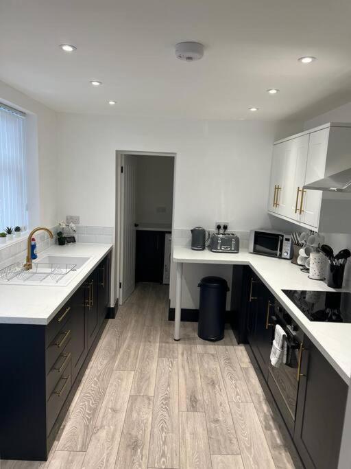 Beautiful Anfield Family Home Liverpool Extérieur photo